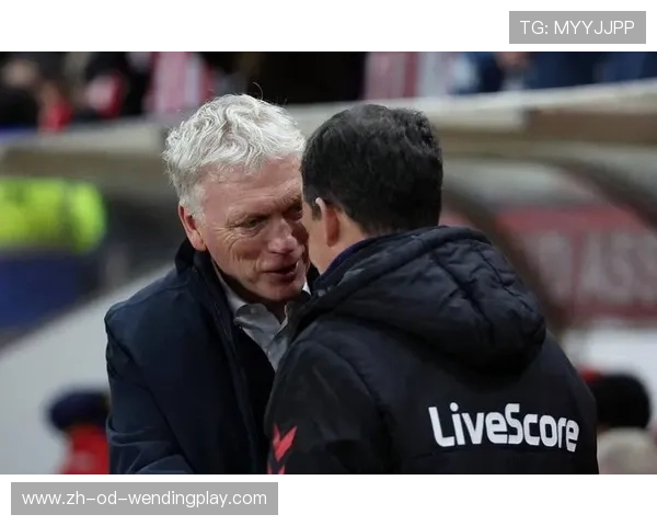 英超裁判与主教练之间关系互动与争议案例